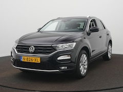 Volkswagen T-Roc - 1.0 TSI Style Business Camera - Trekhaak - ACC - Navigatie - Achterklep, elektrisch bedien