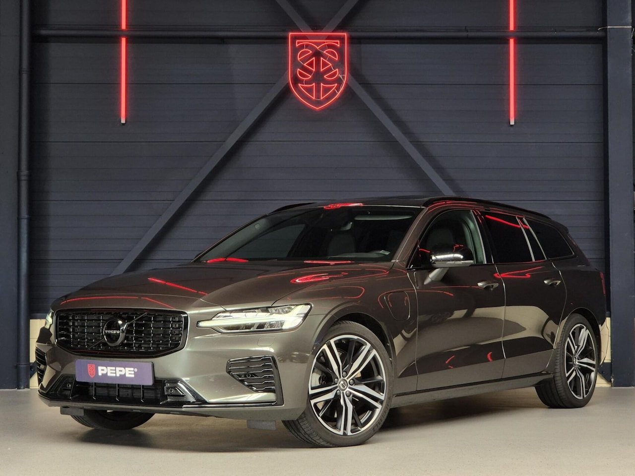 Volvo V60 - T6 PHEV AWD Plus Dark Long |PANO|TREK|H&K|PILOT - AutoWereld.nl