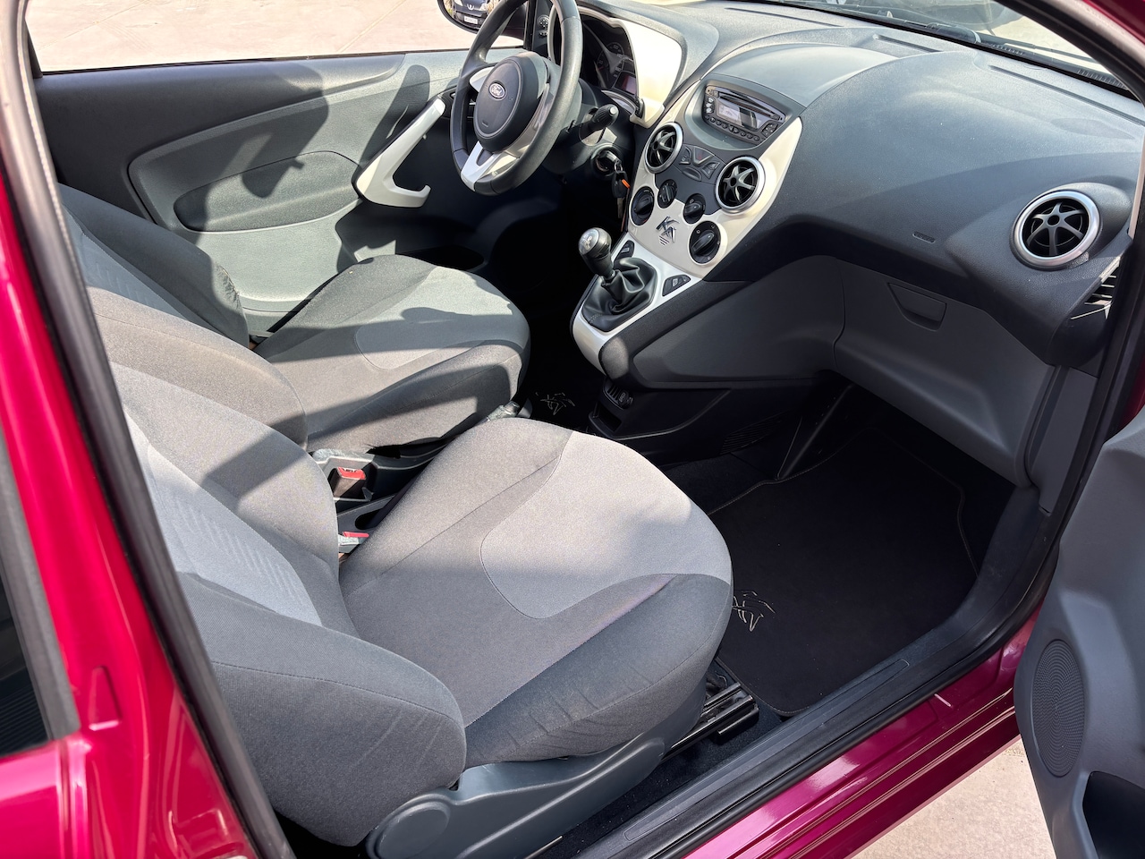 Ford Ka - 1.2 Titanium | Airco. El ramen. Lm velgen.