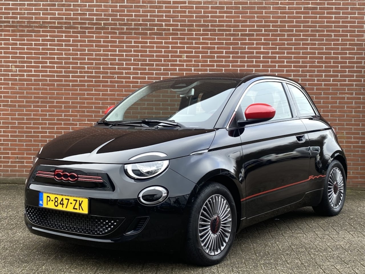 Fiat 500e - RED 42 kWh NAV CRUISE STOELVW CARPLAY DAB PDC LMV - AutoWereld.nl