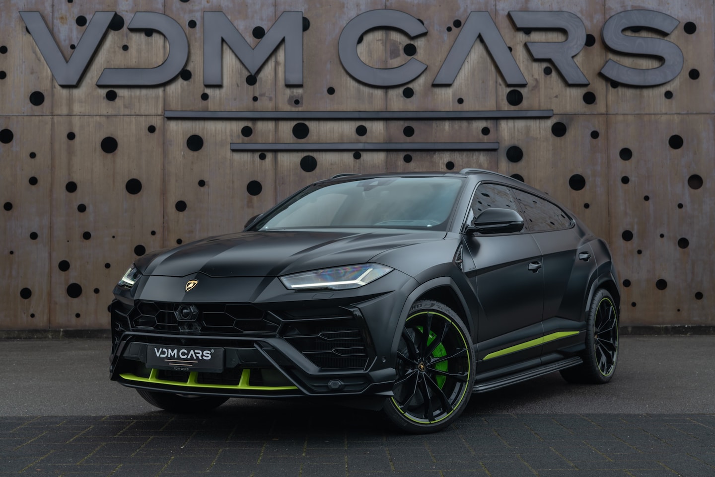 Lamborghini Urus - 4.0 V8 Graphite Capsule | 4-Seat | Carbon | Nero Noctis Matt | Panorama | B&O | Night Visi - AutoWereld.nl