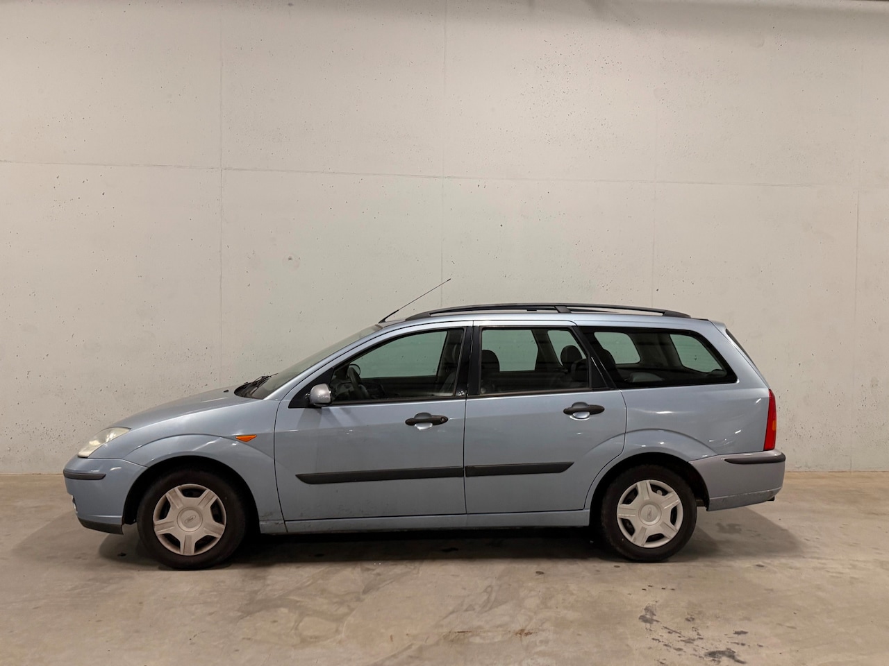 Ford Focus Wagon - 1.6-16V Cool Edition Leer Airco - AutoWereld.nl