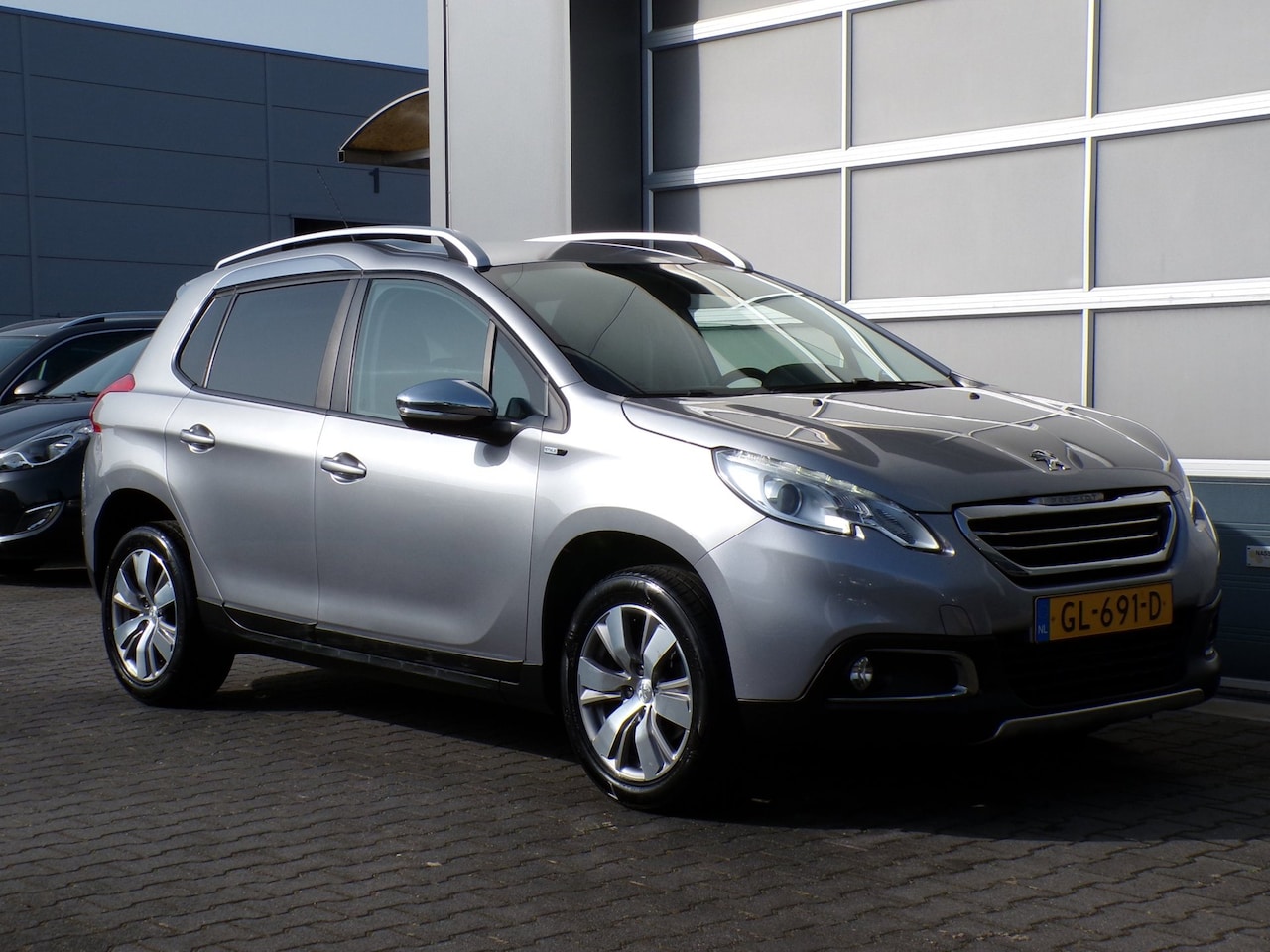 Peugeot 2008 - 1.2 PureTech Style Automaat/PDC/Navi!! - AutoWereld.nl