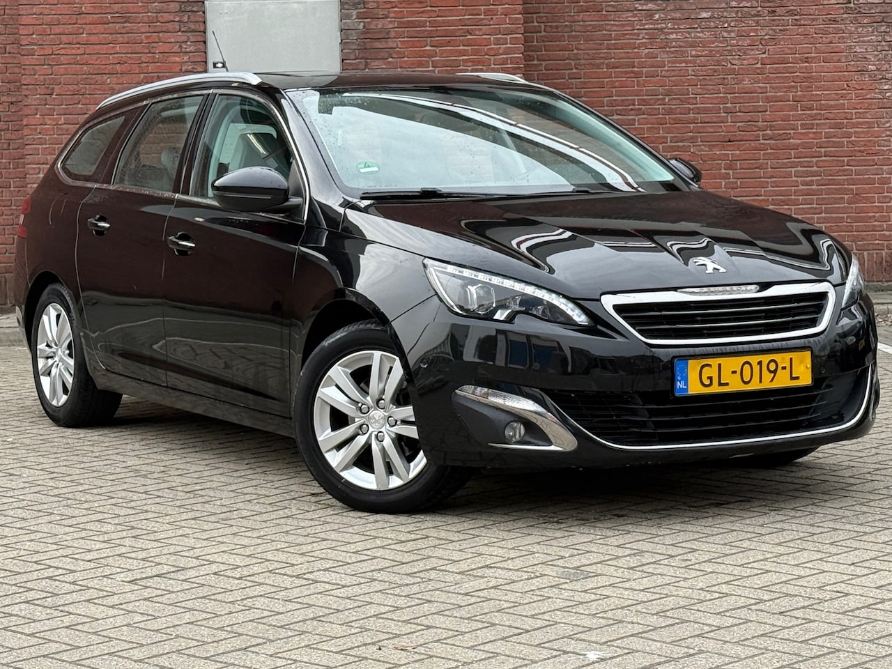 Peugeot 308 SW - 1.2 PureTech Allure|LEDER|PANNO|NAVI|FULL-OPTIONS - AutoWereld.nl