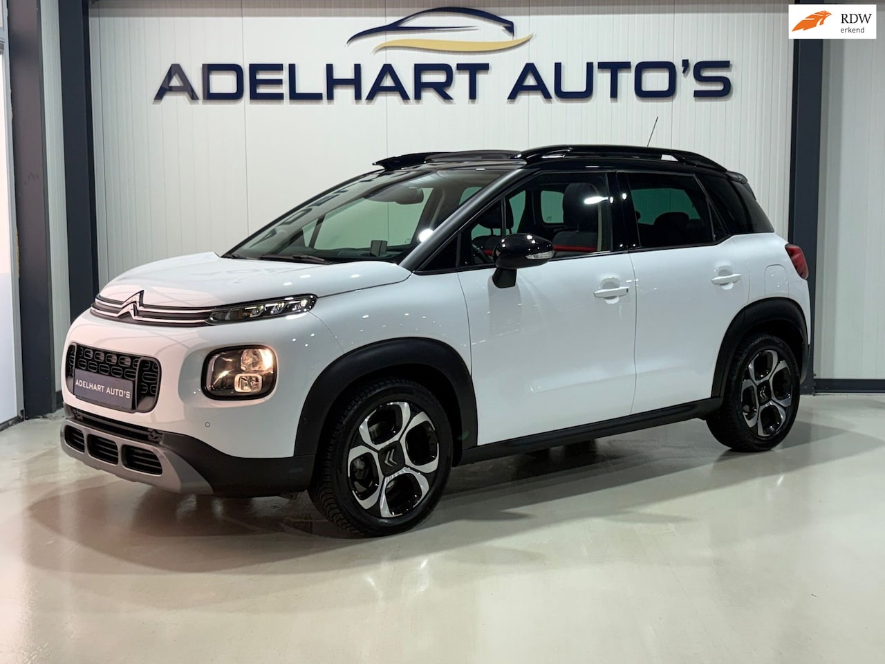 Citroën C3 Aircross - 1.2 PureTech S&S Shine / Navigatie full map / Panorama dak / 360 Camera / Cruise control / - AutoWereld.nl