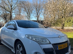 Renault Mégane Coupé - 1.6 Sélection Business Sport Auto rijdt goed. Altijd netjes gebruikt en onderhouden. Prijs is licht bespreekbaar.