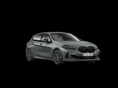BMW 1-serie - M135i xDrive | Live Cockpit | Panorama | Schaalstoelen | H&K | Head-Up | ACC | 18"LM | Fro