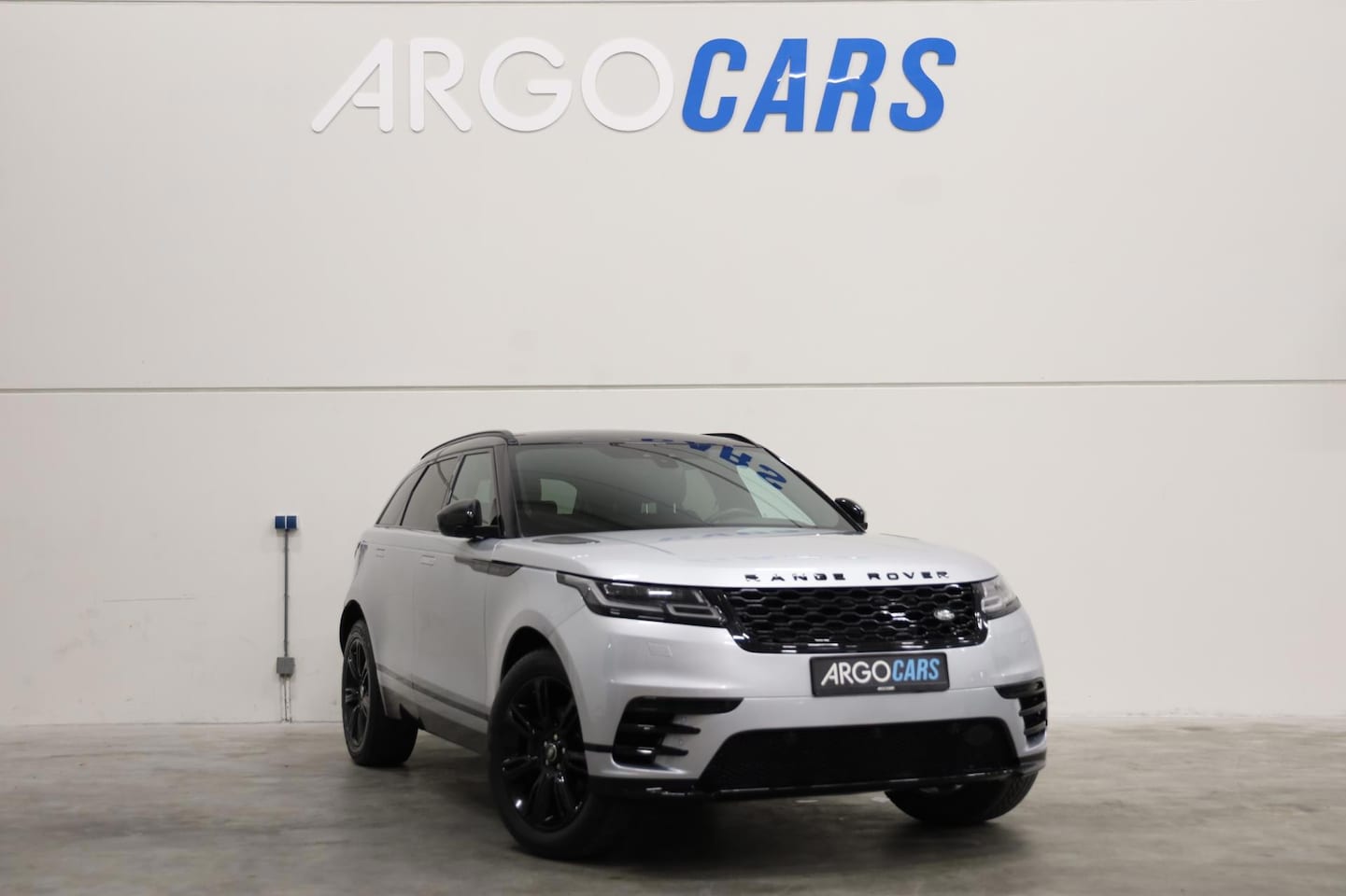 Land Rover Range Rover Velar - 2.0 D180 AWD R-Dynamic Carbon Edition PANO LEDER LINE ASSIST LEASE / INRUIL MOGELIJK - AutoWereld.nl