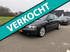 Volvo S60 - 2.4 Edition Automaat, 17" Lm wielen, All Season banden, Trekhaak, Nwe APK, Nwe Distributie