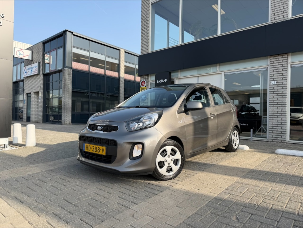Kia Picanto - 1.0i ComfortLine 5drs. +weinig km+ - AutoWereld.nl