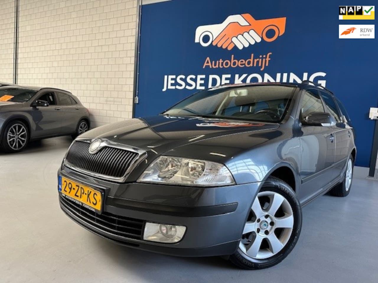 Skoda Octavia Combi - 1.6 Classic /bj.2008 / kleur: grijs / airco / trekhaak / sportvelgen / NAP met 177034 km.e - AutoWereld.nl