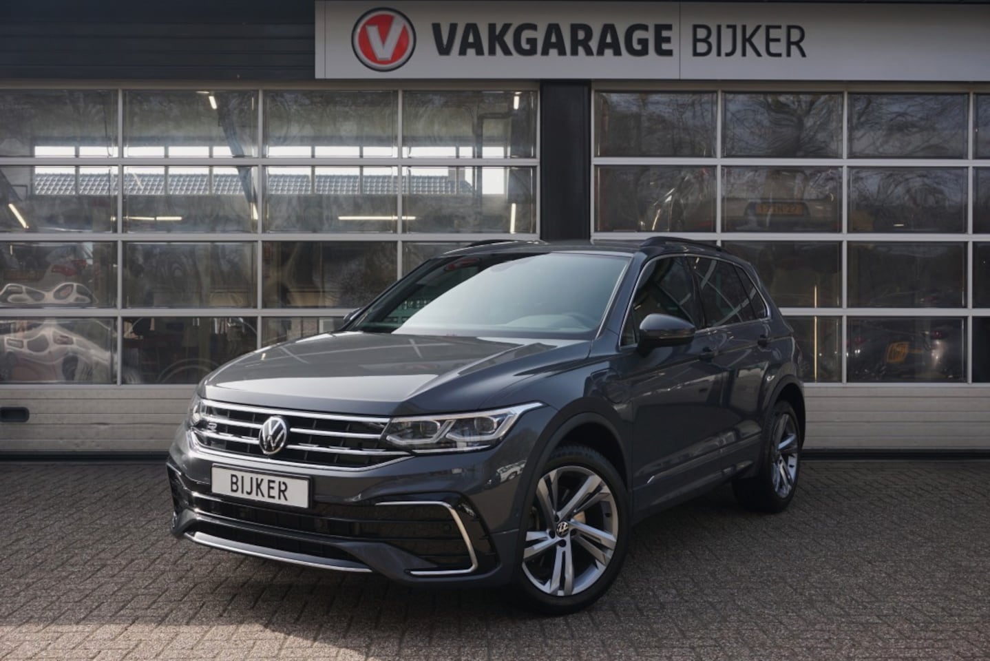 Volkswagen Tiguan - 1.4 TSI eHybrid R-Line Business 1.4 TSI eHybrid R-Line Business+ - AutoWereld.nl