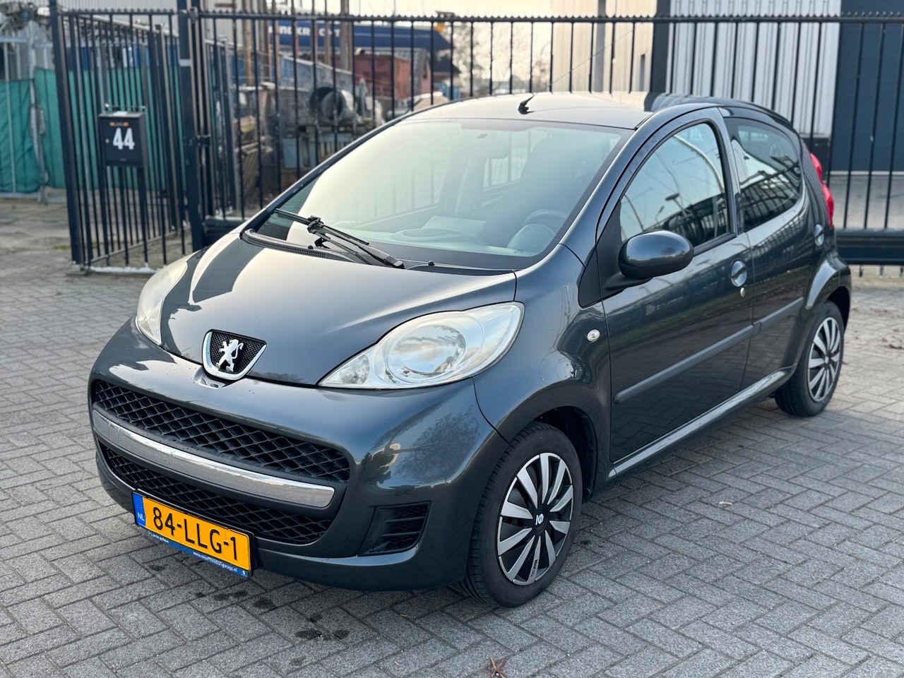 Peugeot 107 - 1.0-12V XS Automaat 5 Deurs Navi Careplay - AutoWereld.nl