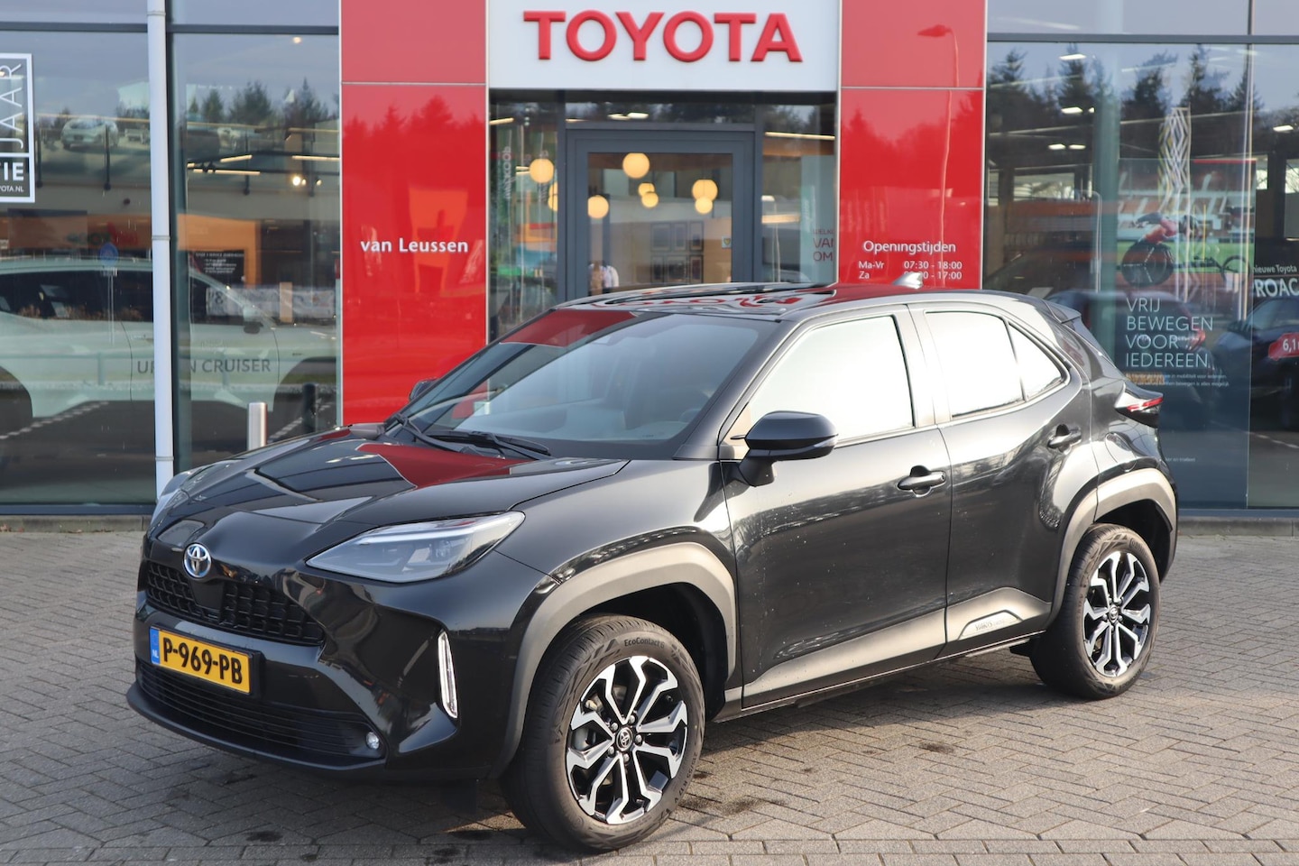 Toyota Yaris Cross - 1.5 Hybrid First Edition AFN-TREKHAAK KEYLESS 17'' LM-VELGEN LED PRIVACY-GLASS CLIMA AD-CR - AutoWereld.nl