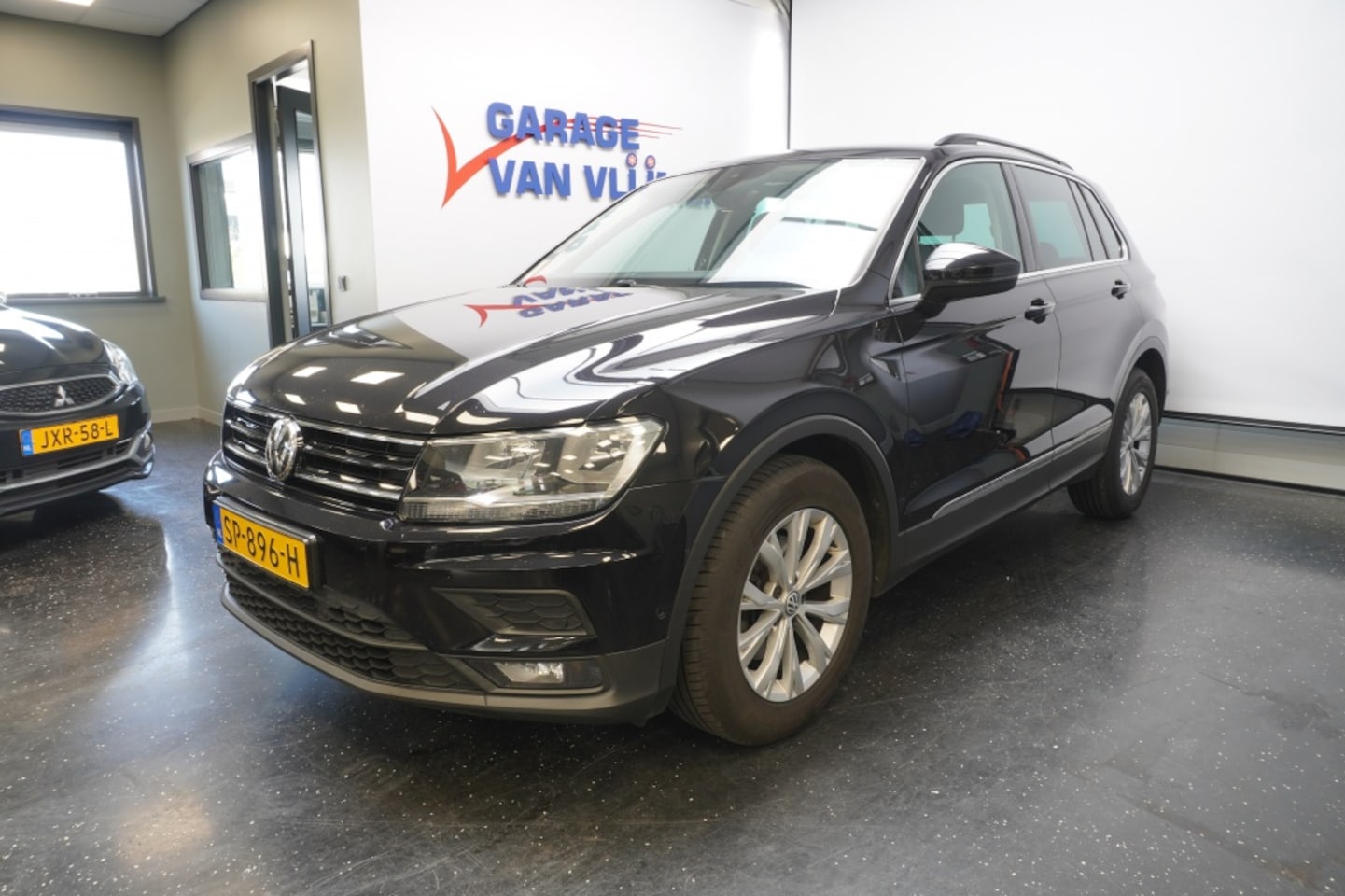 Volkswagen Tiguan - 1.4 TSI ACT Comfortline Camera Trekhaak Carplay - AutoWereld.nl