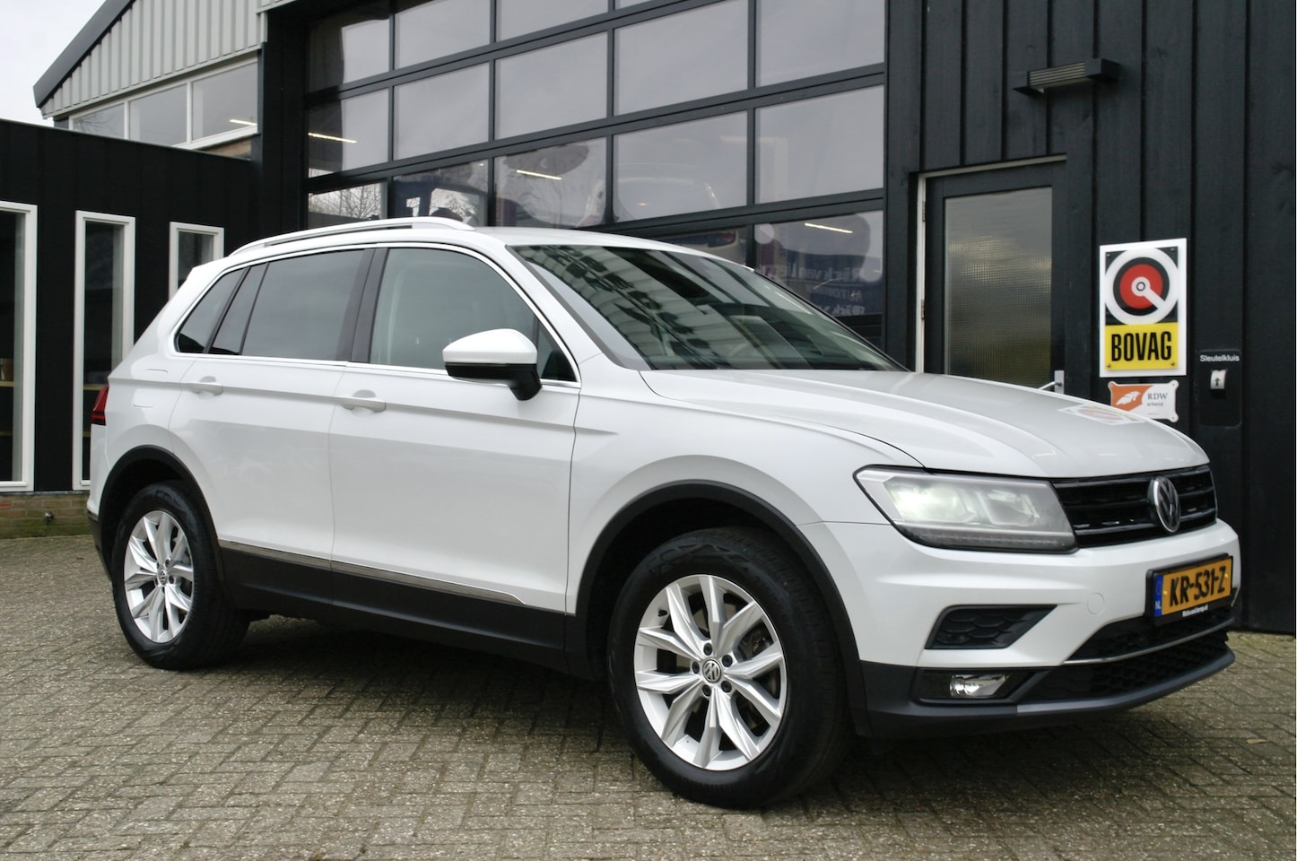 Volkswagen Tiguan - 2.0 TSI 180 PK 4Motion Highline | NL-Auto | Virtual | Adap.Cruise | Head-Up | Carplay - AutoWereld.nl