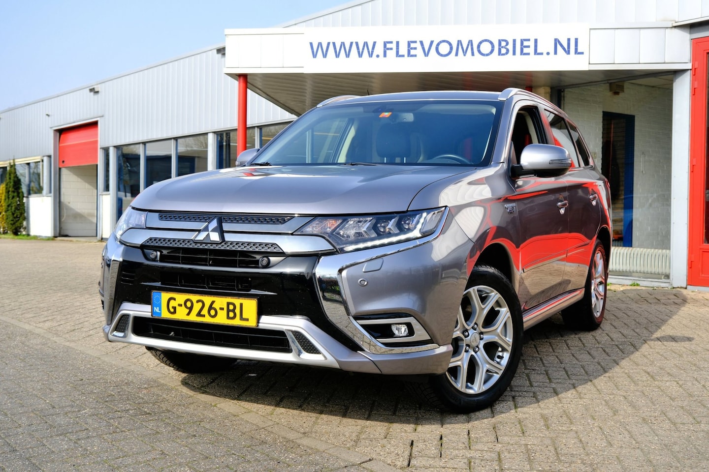 Mitsubishi Outlander - 2.4 PHEV Intense Aut. Leder-Alcant|Clima|Cam|LMV - AutoWereld.nl