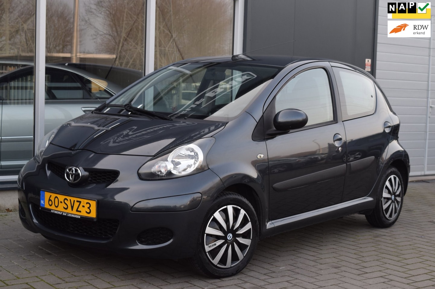 Toyota Aygo - 1.0-12V Comfort Navigator | Airco | Elek-Pakket | APK 3-2027 ! - AutoWereld.nl