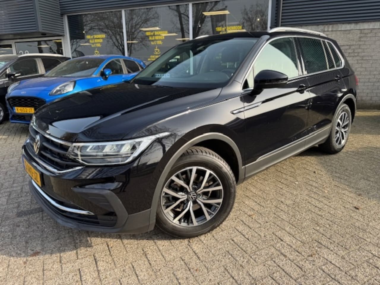 Volkswagen Tiguan - 1.5 TSI Life Business Trekhaak/Led/Carplay/Digi cockpit/Stoelver - AutoWereld.nl