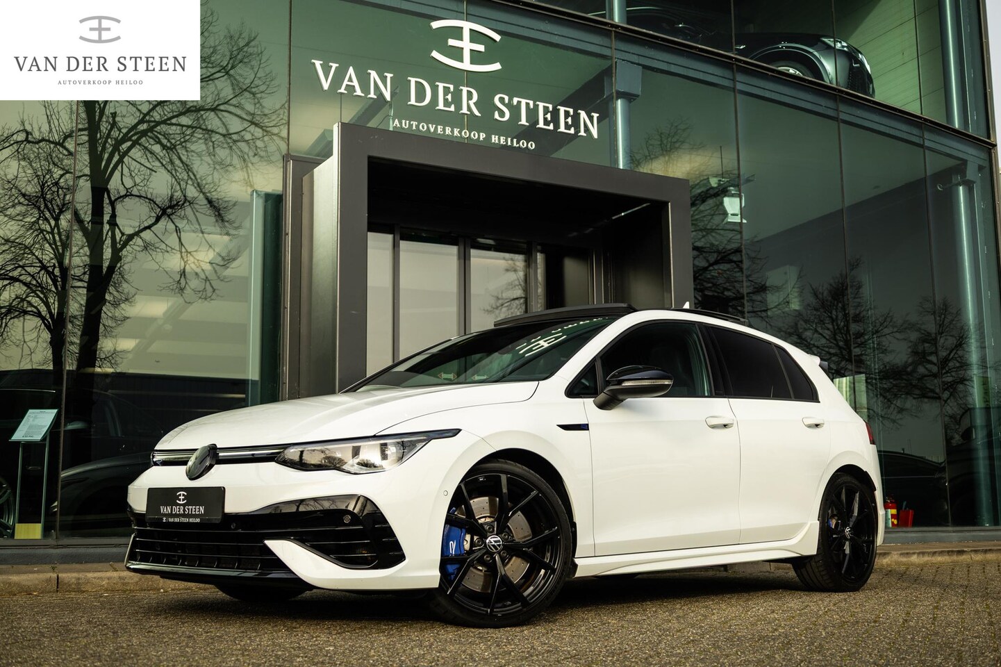 Volkswagen Golf - 2.0 TSI R 4Motion Akraprovic | Stoelventilatie | Nurburgring | Memory | Panoramadak - AutoWereld.nl