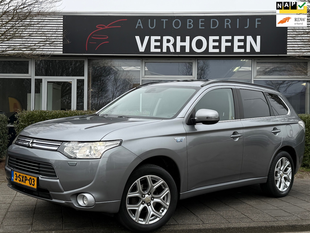 Mitsubishi Outlander - 2.0 PHEV instyle+ - FULL OPTION - ADAPTIVE - PANORAMADAK - CAMERA - LANE ASSIST ! - AutoWereld.nl