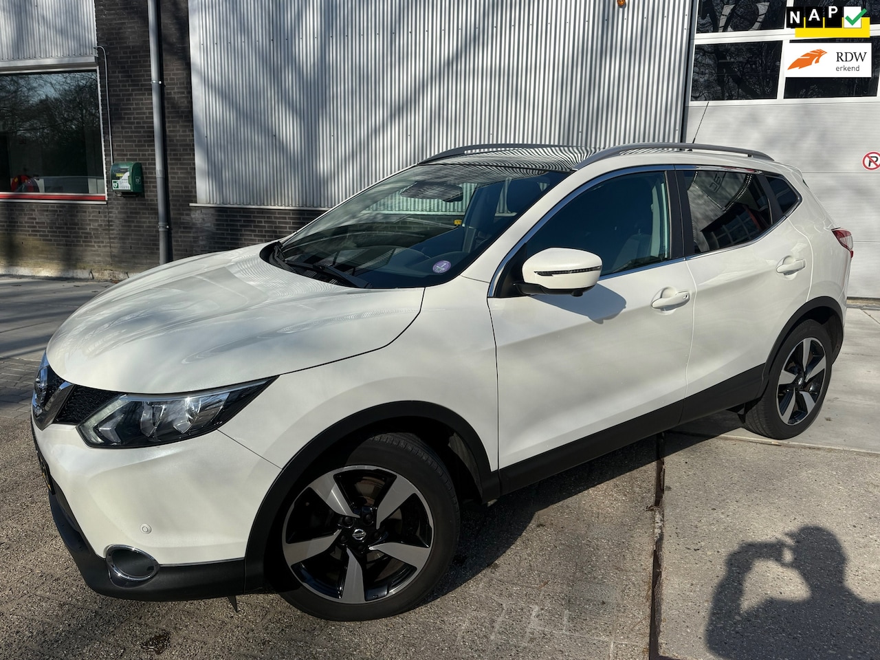Nissan Qashqai - 1.2 N-Connecta PANO NAVI - AutoWereld.nl
