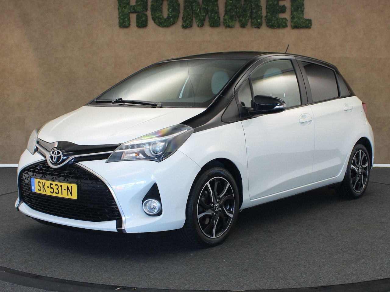 Toyota Yaris - 1.0 VVT-i Trend - BI-TONE - ACHTERUITRIJCAMERA - AUTOMATISCH GEREGELDE AIRCO - AUTO HOMMEL - AutoWereld.nl