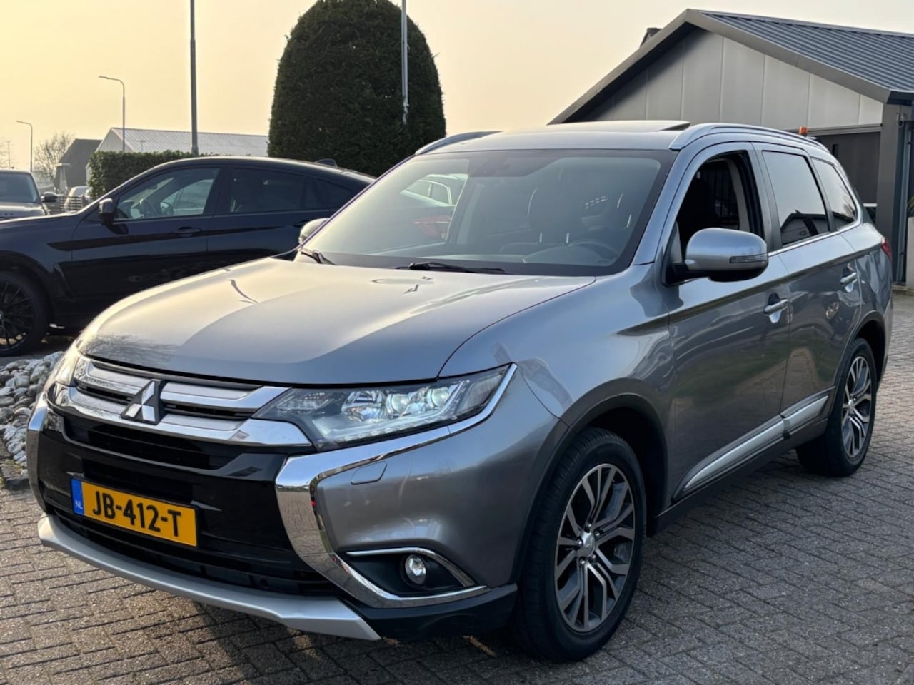 Mitsubishi Outlander - 2.0 Benzine Automaat 4WD 7-Persoons Trekhaak 2016 - AutoWereld.nl