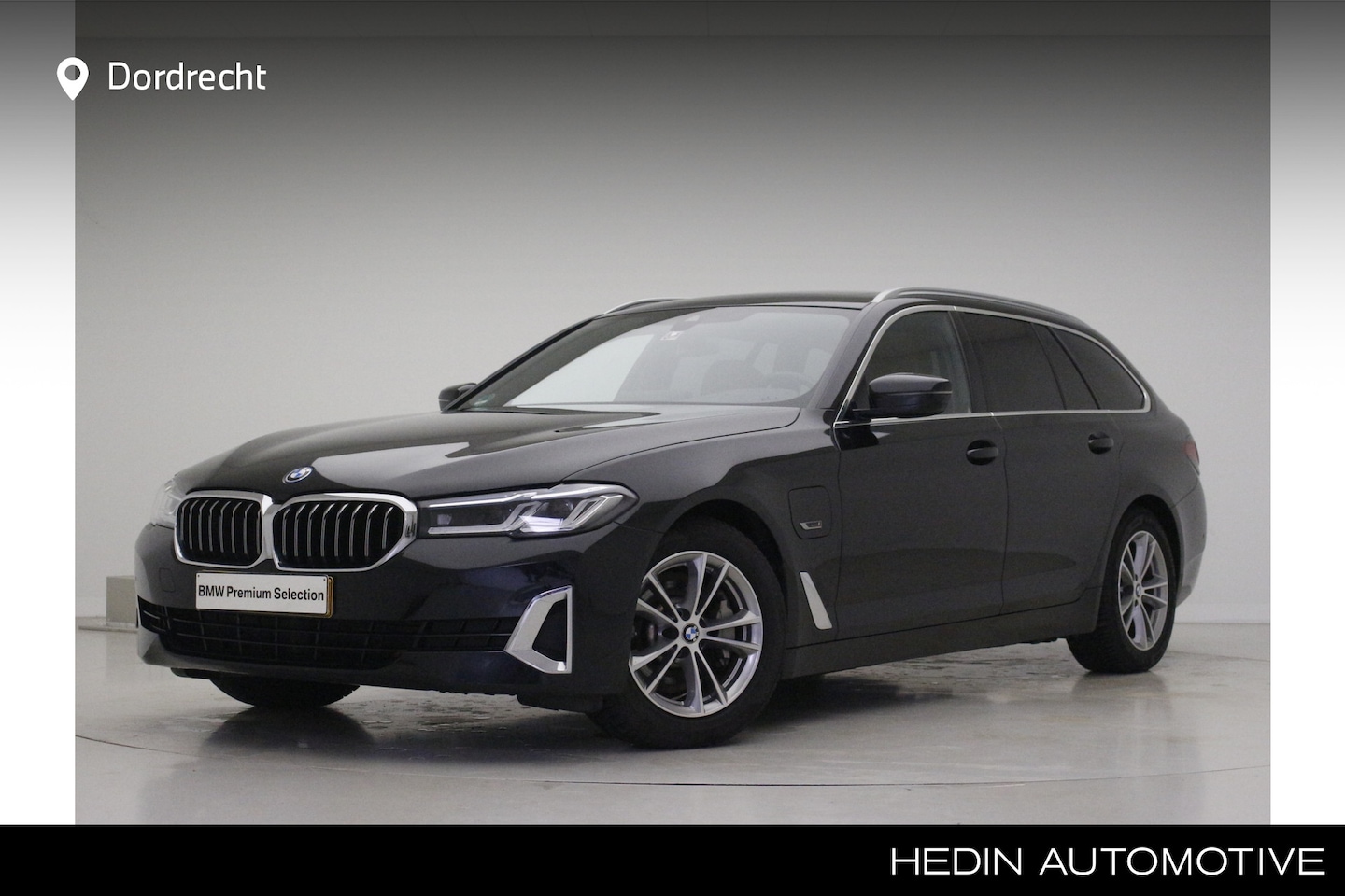 BMW 5-serie Touring - 520e High Executive | Panorama | Luxury Line | Camera | Laserlight | - AutoWereld.nl