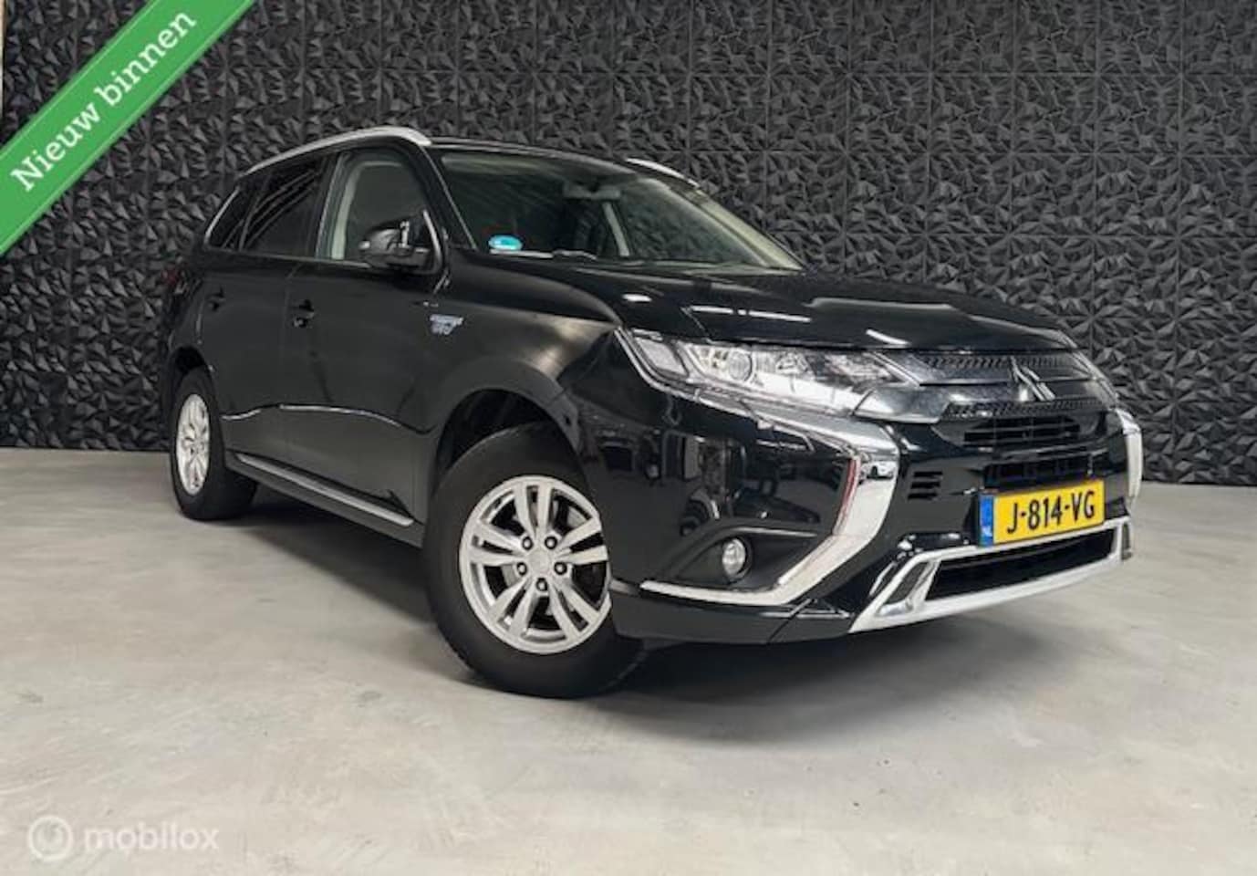 Mitsubishi Outlander - 2.4 PHEV Pure | Camera | Carplay | ESP - AutoWereld.nl