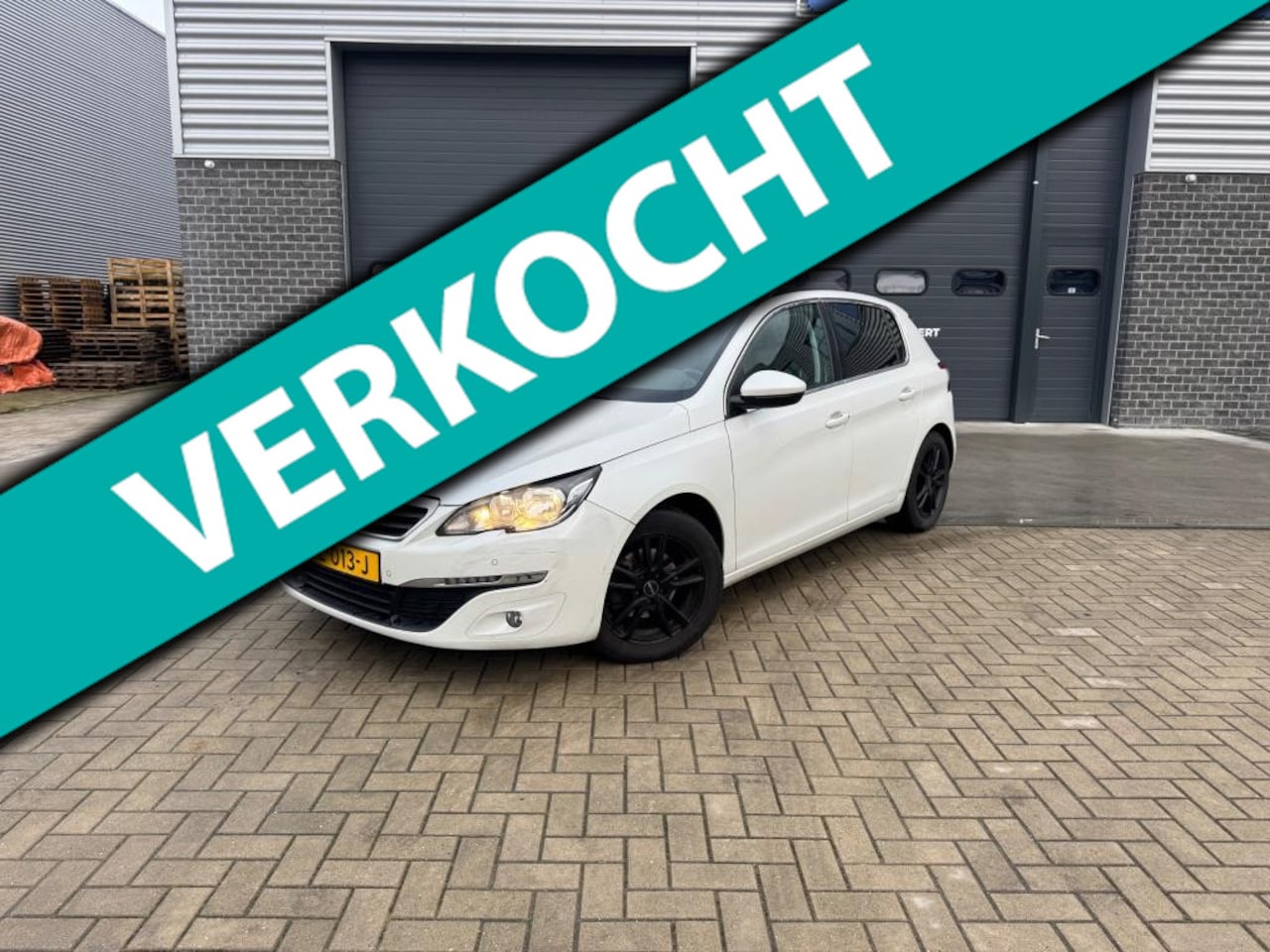 Peugeot 308 - 1.6 BlueHDi Blue Lease Executive Pano - AutoWereld.nl