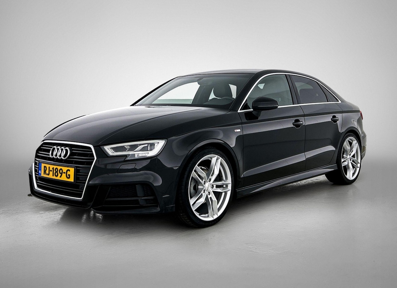 Audi A3 Limousine - 1.5 TFSI CoD Sport S-Line Edition | WORDT VERWACHT | S-LINE IN- EN EXTERIEUR | CLIMATE CON - AutoWereld.nl