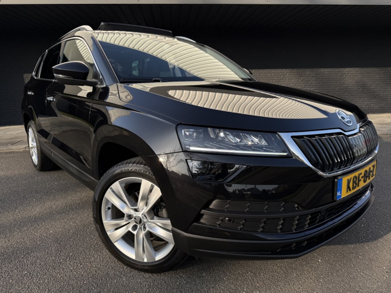 Skoda Karoq - 1.5 TSI ACT State Business - Full Optie - Sportstoelen - Pano - - AutoWereld.nl