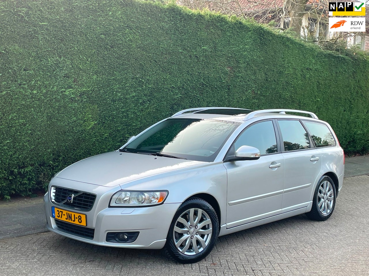 Volvo V50 - 2.4i Edition II AUTOMAAT/LEER/SCHUIFDAK/NIEUWSTAAT - AutoWereld.nl