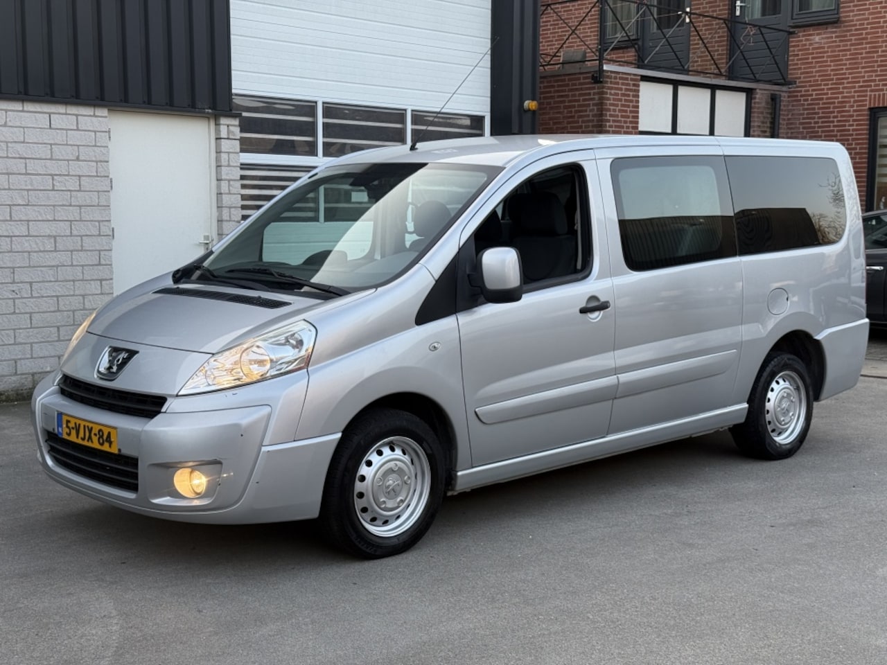 Peugeot Expert - 2.0 HDI 120PK L2H1DCP+ 6-Zits EURO 5 PDC - AutoWereld.nl