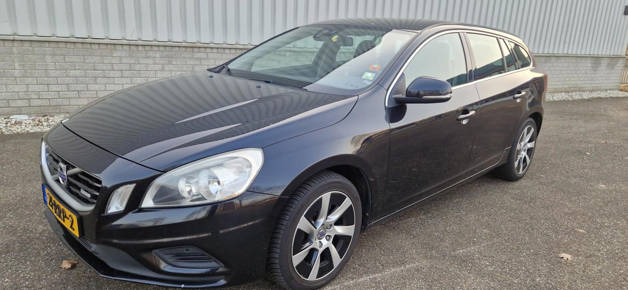 Volvo V60 - 2.0 D3 R-Design 2.0 D3 R-Design - AutoWereld.nl