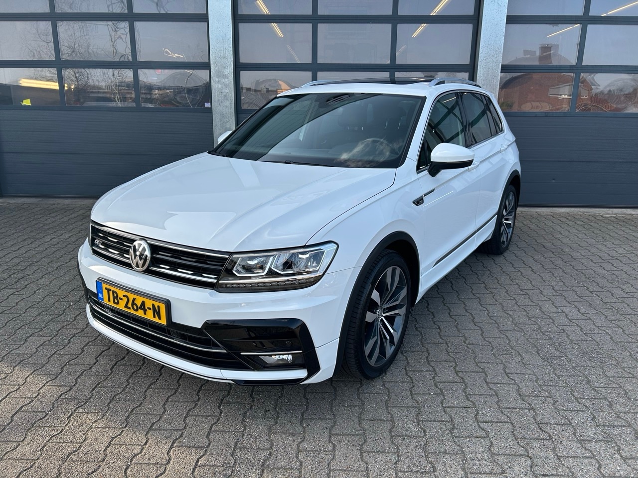 Volkswagen Tiguan - 1.4 TSI 125pk BMT R-Line Edition - AutoWereld.nl