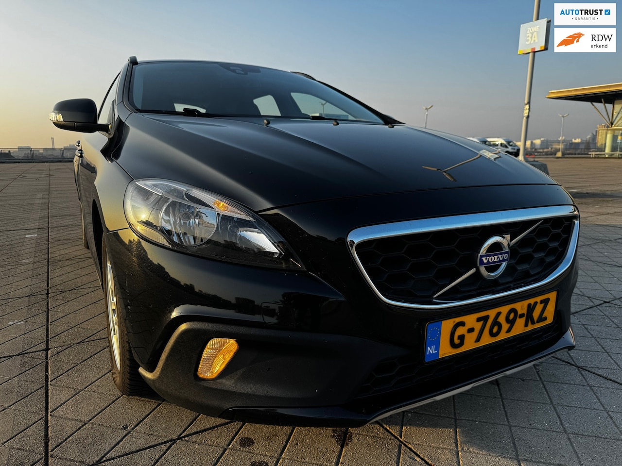 Volvo V40 Cross Country - 1.6 D2 Summum AUT CRUISE TREKHAAK - AutoWereld.nl