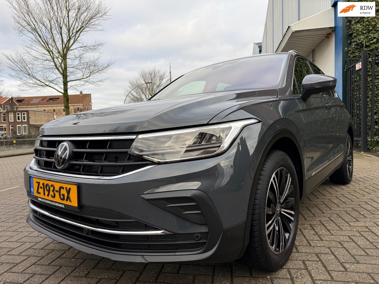 Volkswagen Tiguan - 1.5 TSI Business_Line_AUTOMAAT_NAVI__NETTE AUTO - AutoWereld.nl