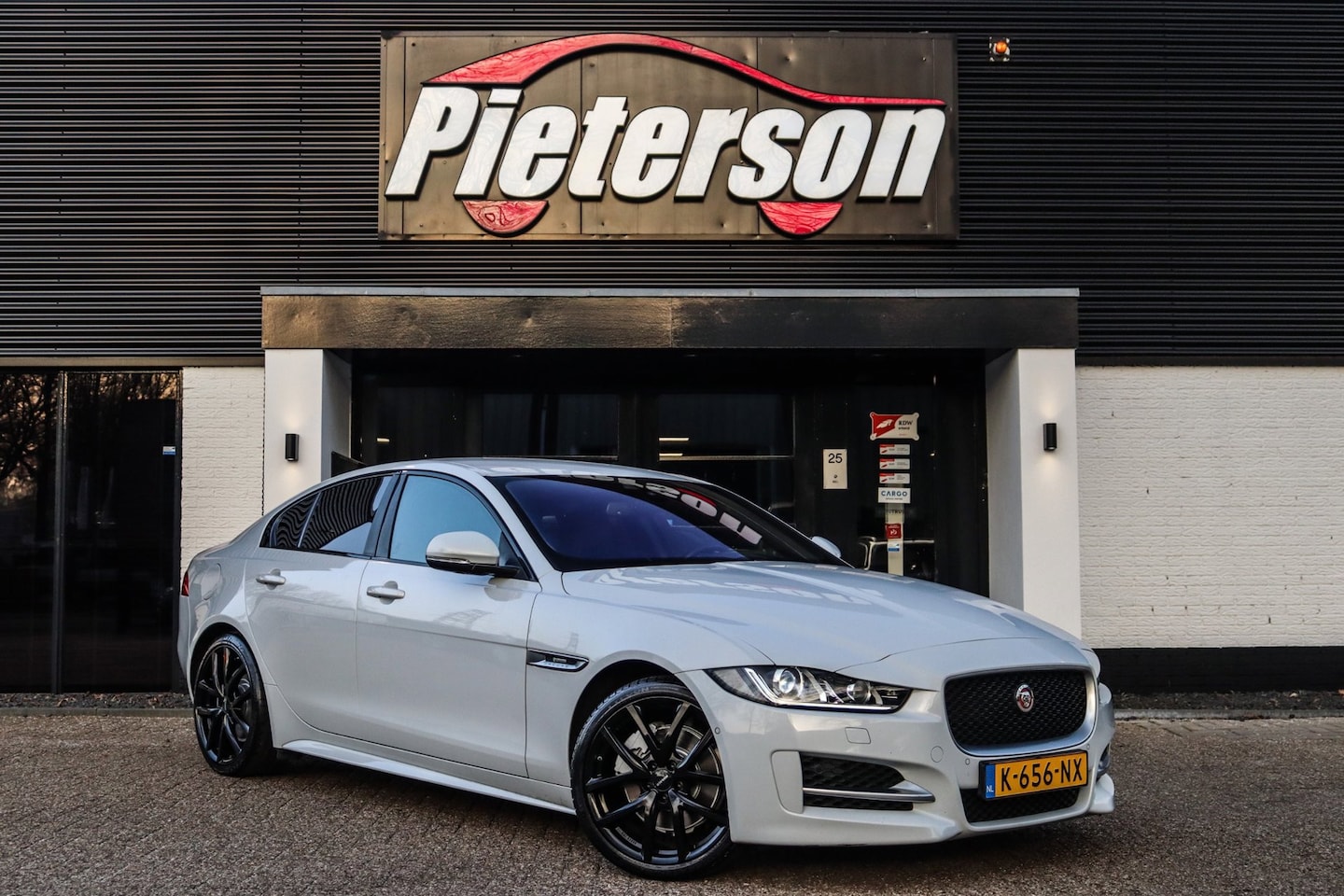 Jaguar XE - 2.0 R-Sport MERIDIAN HUD KEYLESS CAMERA XENON - AutoWereld.nl