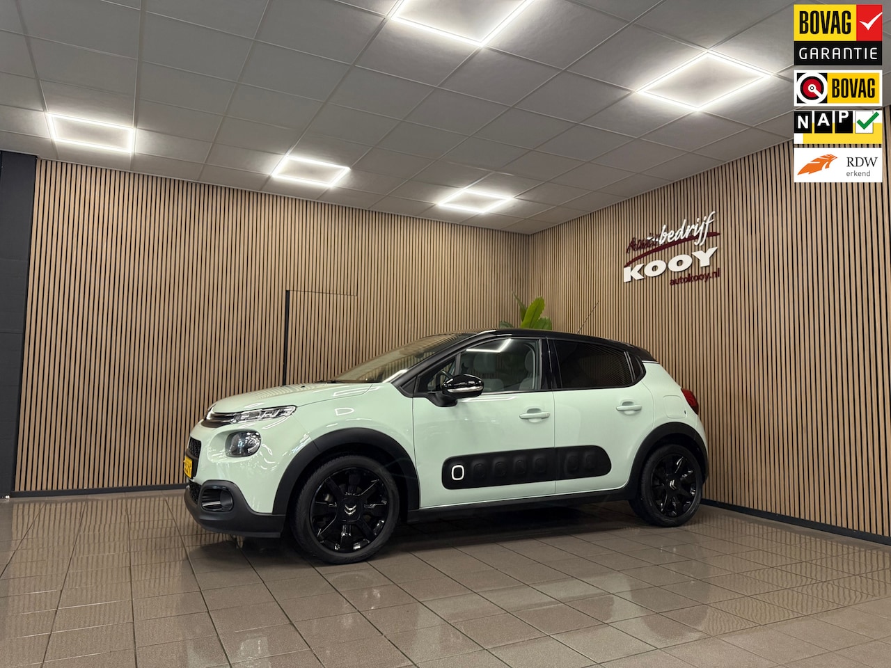 Citroën C3 - 1.2 PureTech S&S Shine * Automaat / Panoramadak / Navigatie / Camera / NL Auto * - AutoWereld.nl