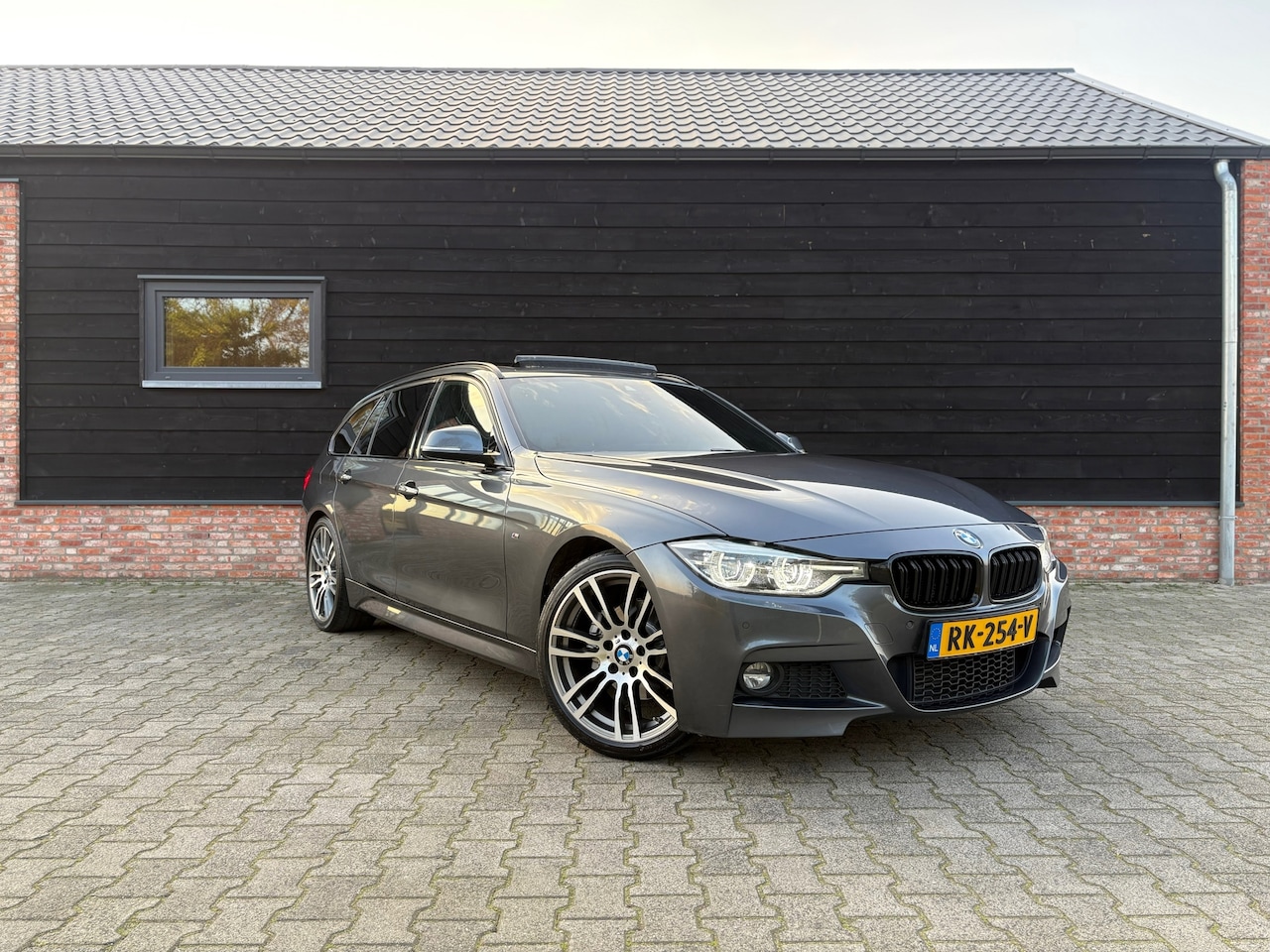 BMW 3-serie Touring - 320d - M pakket - Pano - Leder - Led - AutoWereld.nl
