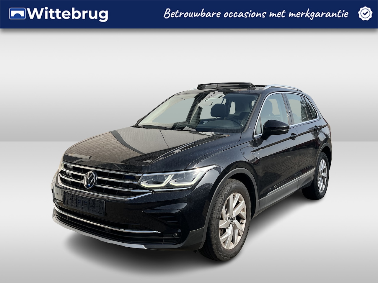 Volkswagen Tiguan - 1.4 TSI eHybrid Elegance / AUTOMAAT/ PANO/ TREKHAAK/ ELEK.ACHTERKLEP/ ACC/ STUUR+STOELVERW - AutoWereld.nl