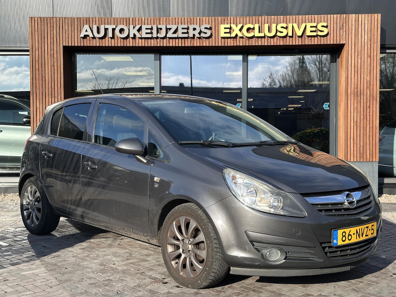Opel Corsa - 1.4-16V Cosmo Airco Navigatie Cruise Control - AutoWereld.nl