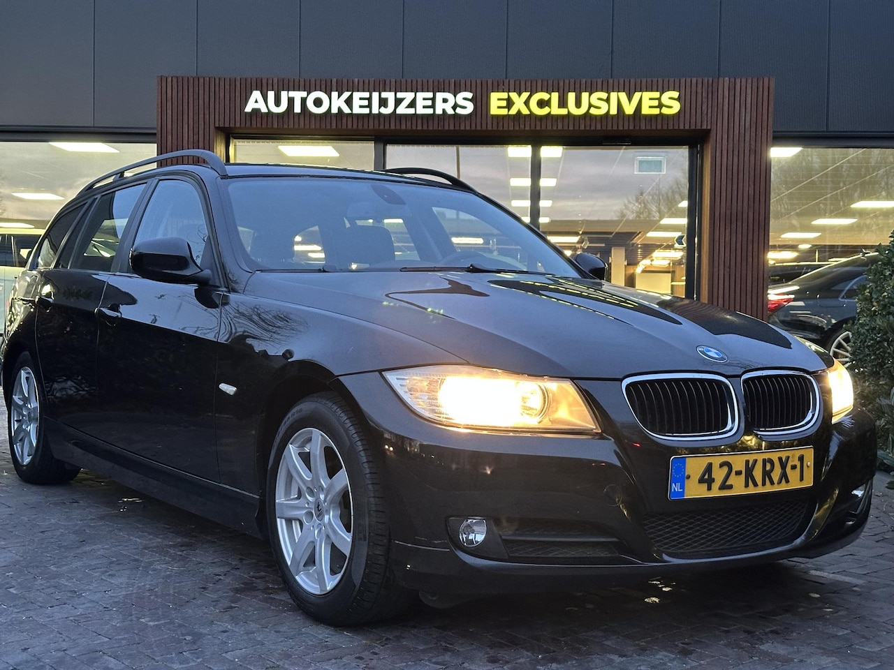 BMW 3-serie Touring - 316i Business Line Cruise control Mistlampen voor Parkeersensoren achter 16"L.M. - AutoWereld.nl