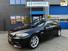 BMW 5-serie Touring - 520i 184PK|Origineel NL|Digital cockpit|Alcantara|Prof Navi|AUT|M-Pakket|Flippers|Sportsto