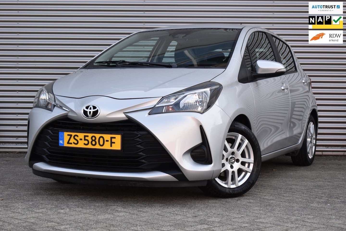 Toyota Yaris - 1.0 VVT-i Comfort 1.0 VVT-i Comfort, Airco, Usb, Bluetooth, Elektr pakket. - AutoWereld.nl