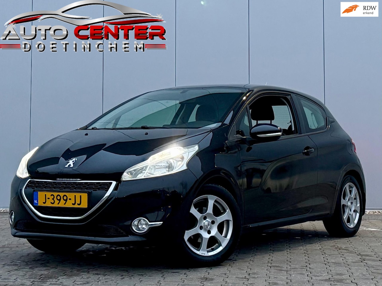Peugeot 208 - 1.2 VTi Envy Airco Navi Carplay - AutoWereld.nl