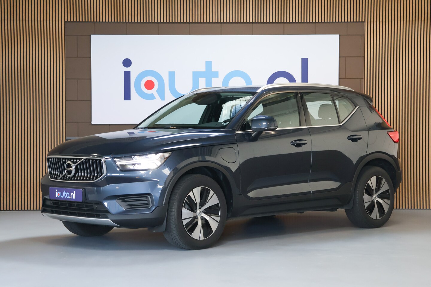 Volvo XC40 - 1.5 T4 Recharge Inscription Expression Trekhaak/CC/Camera/Keyless/Elek. klep/LED/18" - AutoWereld.nl