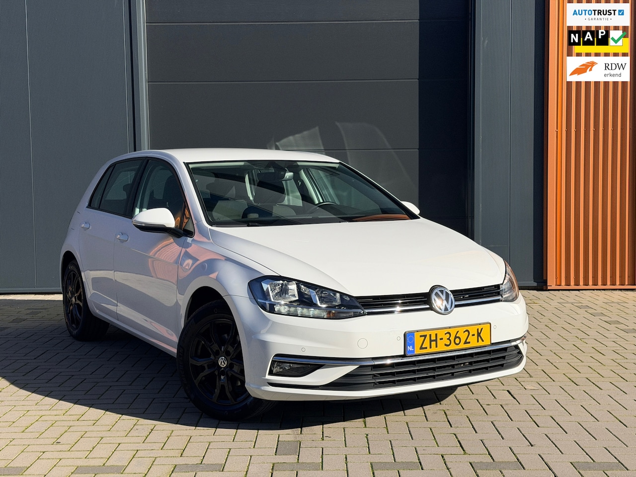 Volkswagen Golf - 1.0 TSI Comfortline |Carplay|Dealeronderhouden|Parkeersensoren V+A - AutoWereld.nl